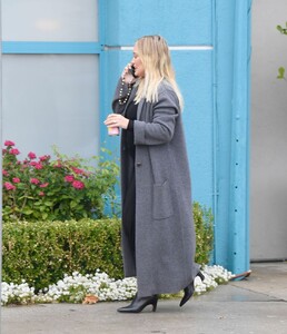 hilary-duff-out-and-about-in-sherman-oaks-11-15-2023-5.jpg