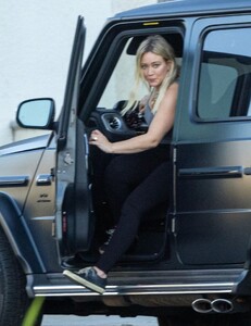 hilary-duff-out-in-studio-city-11-13-2023-1.jpg