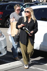 hilary-duff-out-shopping-with-a-friend-in-los-angeles-11-02-2023-1.jpg