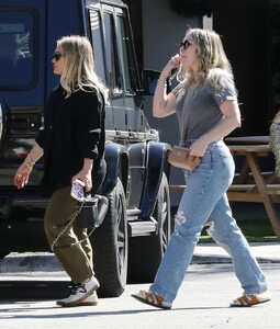 hilary-duff-out-shopping-with-a-friend-in-los-angeles-11-02-2023-6.jpg