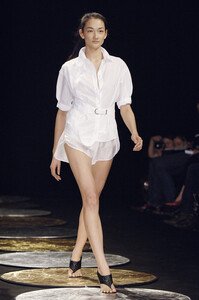 hussein chalayan SS 2006 11.jpg