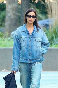 irina-shayk-in-double-denim-out-and-about-in-new-york-11-03-2023-1.jpg