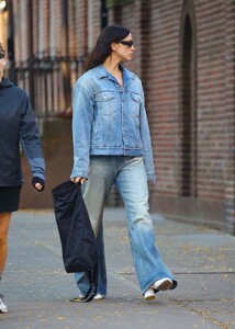 irina-shayk-in-double-denim-out-and-about-in-new-york-11-03-2023-3.jpg