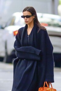 irina-shayk-out-and-about-in-new-york-11-01-2023-6.jpg