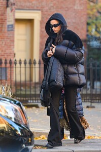 irina-shayk-out-and-about-in-new-york-11-14-2023-2.jpg