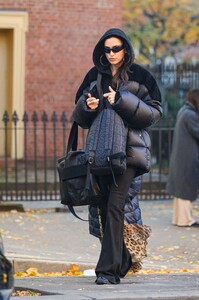 irina-shayk-out-and-about-in-new-york-11-14-2023-3.jpg