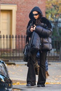 irina-shayk-out-and-about-in-new-york-11-14-2023-4.jpg
