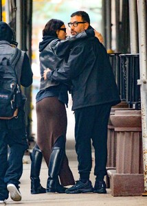 irina-shayk-out-with-a-mysterious-guy-in-new-york-11-08-2023-0.jpg