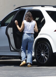 jenna-dewan-out-and-about-in-los-angeles-08-22-2023-1.jpg