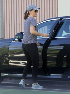 jennifer-garner-takes-her-son-to-a-basketball-game-in-santa-monica-11-03-2023-0.jpg