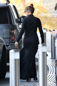 jennifer-lopez-arrives-at-a-business-meeting-11-16-2023-1.jpg