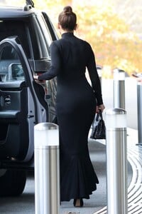 jennifer-lopez-arrives-at-a-business-meeting-11-16-2023-5.jpg