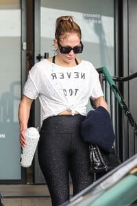 jennifer-lopez-in-casual-gym-wear-in-los-angeles-11-28-2023-4.jpg