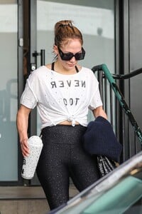 jennifer-lopez-in-casual-gym-wear-in-los-angeles-11-28-2023-5.jpg