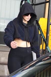 jennifer-lopez-leaves-a-dance-rehearsal-11-21-2023-2.jpg