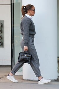 jennifer-lopez-out-for-a-coffee-in-beverly-hills-11-20-2023-1.jpg