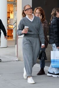 jennifer-lopez-out-for-a-coffee-in-beverly-hills-11-20-2023-3.jpg