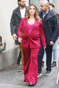 jessie-james-decker-arrives-at-today-show-in-new-york-11-22-2023-6.jpg