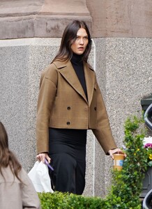 karlie-kloss-and-joshua-kushner-out-in-new-york-10-31-2023-2.jpg