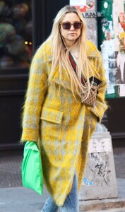 kate-hudson-ot-and-about-in-new-york-11-14-2023-0.jpg