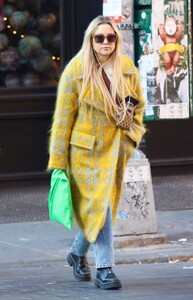 kate-hudson-ot-and-about-in-new-york-11-14-2023-1.jpg