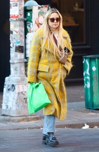 kate-hudson-ot-and-about-in-new-york-11-14-2023-3.jpg