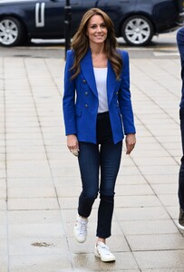 kate-middleton-at-sportsaid-mental-fitness-workshop-in-marlow-10-12-2023-2.jpg