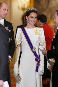 kate-middleton-at-state-banquet-at-buckingham-palace-in-london-11-21-2023-0.jpg