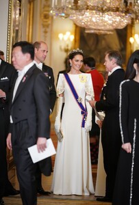 kate-middleton-at-state-banquet-at-buckingham-palace-in-london-11-21-2023-2.jpg