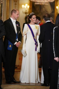 kate-middleton-at-state-banquet-at-buckingham-palace-in-london-11-21-2023-3.jpg