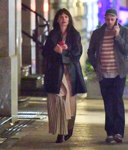 katie-holmes-night-out-with-friend-in-new-york-10-23-2023-0.jpg