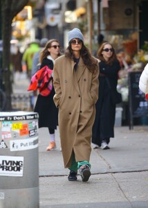 katie-holmes-out-and-about-in-new-york-11-15-2023-0.jpg