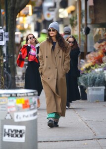 katie-holmes-out-and-about-in-new-york-11-15-2023-1.jpg