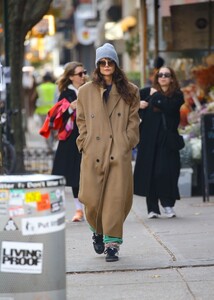 katie-holmes-out-and-about-in-new-york-11-15-2023-6.jpg