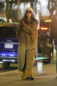 katie-holmes-out-for-dinner-with-a-friend-in-new-york-11-20-2023-0.jpg