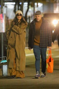 katie-holmes-out-for-dinner-with-a-friend-in-new-york-11-20-2023-5.jpg