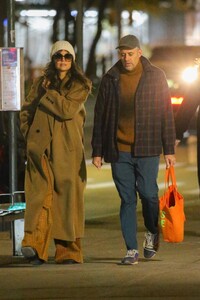 katie-holmes-out-for-dinner-with-a-friend-in-new-york-11-20-2023-6.jpg