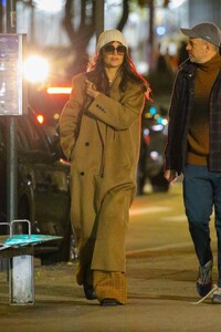 katie-holmes-out-for-dinner-with-a-friend-in-new-york-11-20-2023-7.jpg