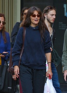 katie-holmes-out-with-a-friend-in-new-york-09-21-2023-4.jpg