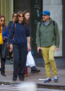 katie-holmes-out-with-a-friend-in-new-york-09-21-2023-5.jpg