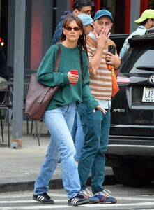 katie-holmes-out-with-a-friend-in-new-york-09-22-2023-0.jpg