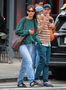 katie-holmes-out-with-a-friend-in-new-york-09-22-2023-1.jpg