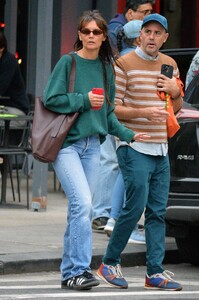 katie-holmes-out-with-a-friend-in-new-york-09-22-2023-6.jpg