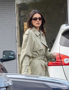 kendall-jenner-at-health-nut-in-los-angeles-11-13-2023-4.jpg