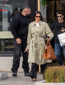 kendall-jenner-at-health-nut-in-los-angeles-11-13-2023-6.jpg