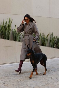 kendall-jenner-out-with-her-dog-in-beverly-hills-11-14-2023-3.jpg