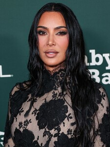 kim-kardashian-at-baby2baby-gala-at-pacific-design-center-in-west-hollywood-11-11-2023-3.jpg