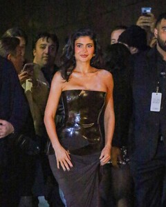 kylie-jenner-arrives-at-wsj-2023-innovator-awards-in-new-york-city-11-01-2023-4.jpg