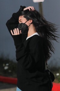 kylie-jenner-shopping-at-h.-lorenzo-on-sunset-in-west-hollywood-11-26-2023-2.jpg