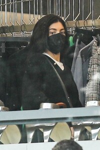 kylie-jenner-shopping-at-h.-lorenzo-on-sunset-in-west-hollywood-11-26-2023-3.jpg